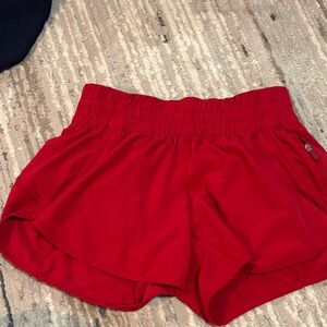 lululemon shorts size 6 mid rise 4”